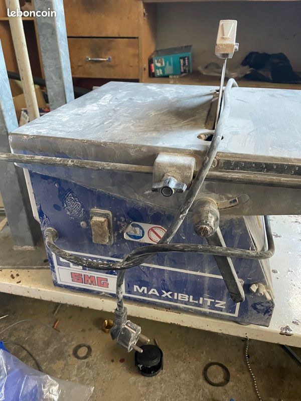 DEWALT Scie sur table de chantier de 10 pouces à fil de 15 ampères avec