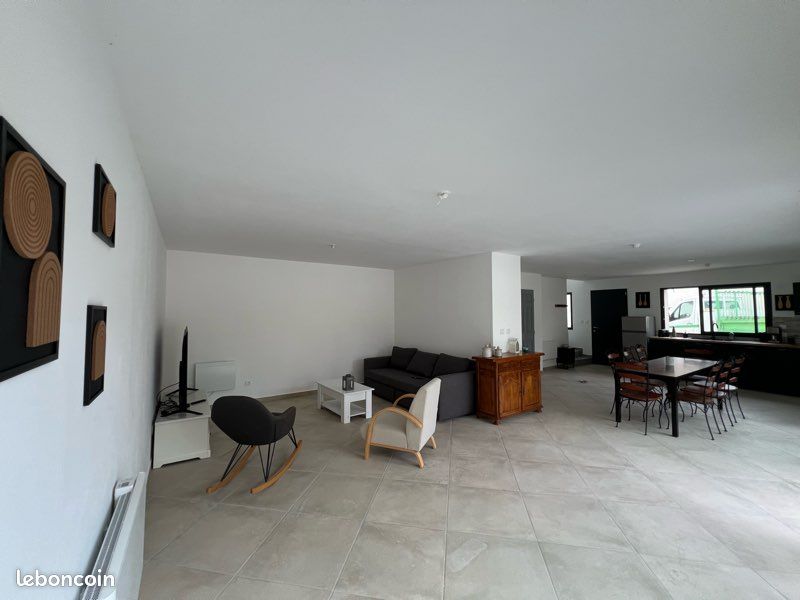 Maison 4 pièces 115 m² · à Saint-Laurent-de-Mure · 115 m² · 200 000 €
