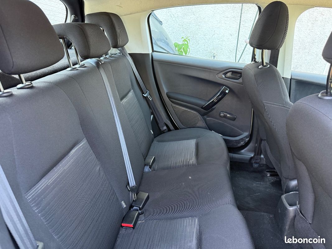 PEUGEOT 208 1.2 82ch Style uniquement pour l'export (image 10)