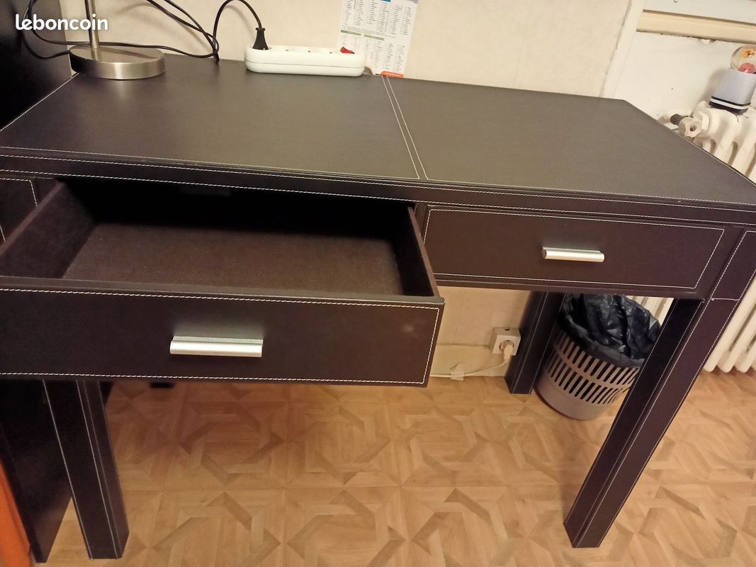 Ensemble bureau avec deux grands tiroirs incorpores et ses deux meubles 3 tiroirs assortis (image 7)