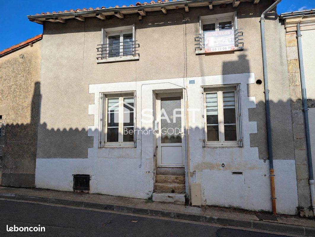 Maison 5 pièces 115 m² · à Charroux · 115 m² · 92 000 €