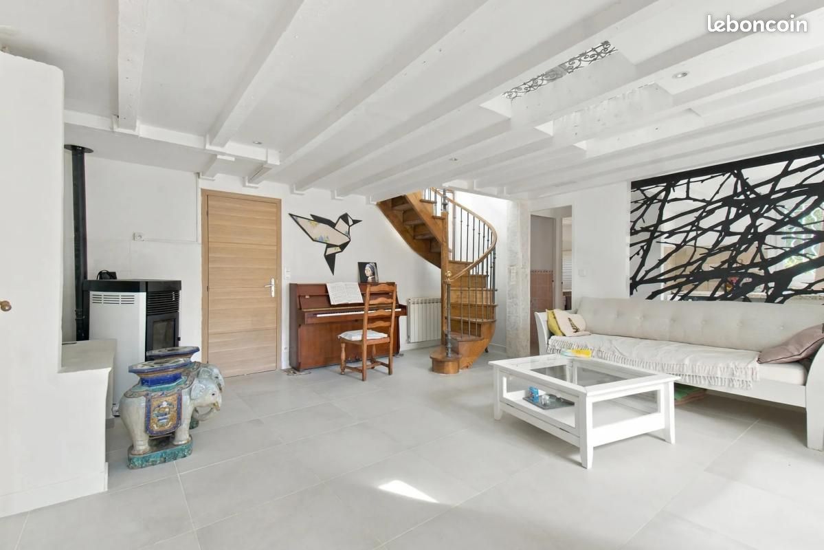 Maison 11 pièces 240 m² · à Trets · 240 m² · 720 000 €