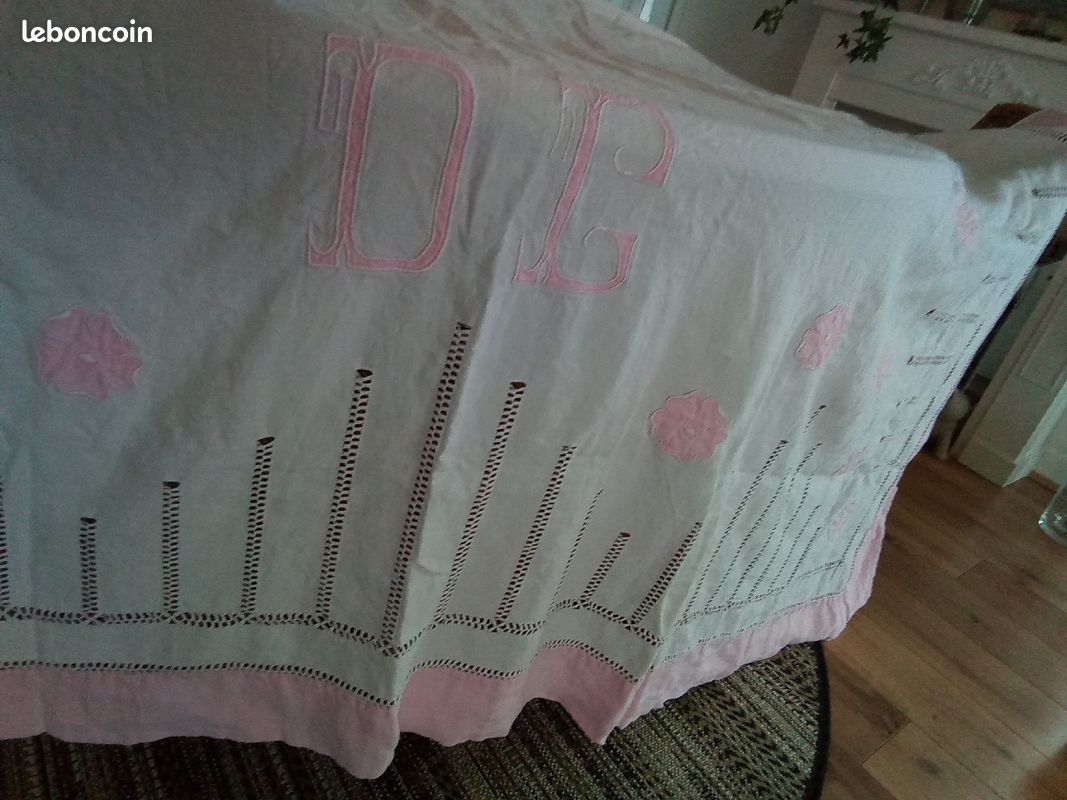 Drap ancien monogrammé et ajouré (image 2)