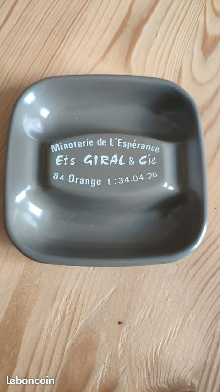 Lourd cendrier publicitaire vintage Clacquesin son Calvados Ogeval en – Le Sélectionneur - Brocante en ligne