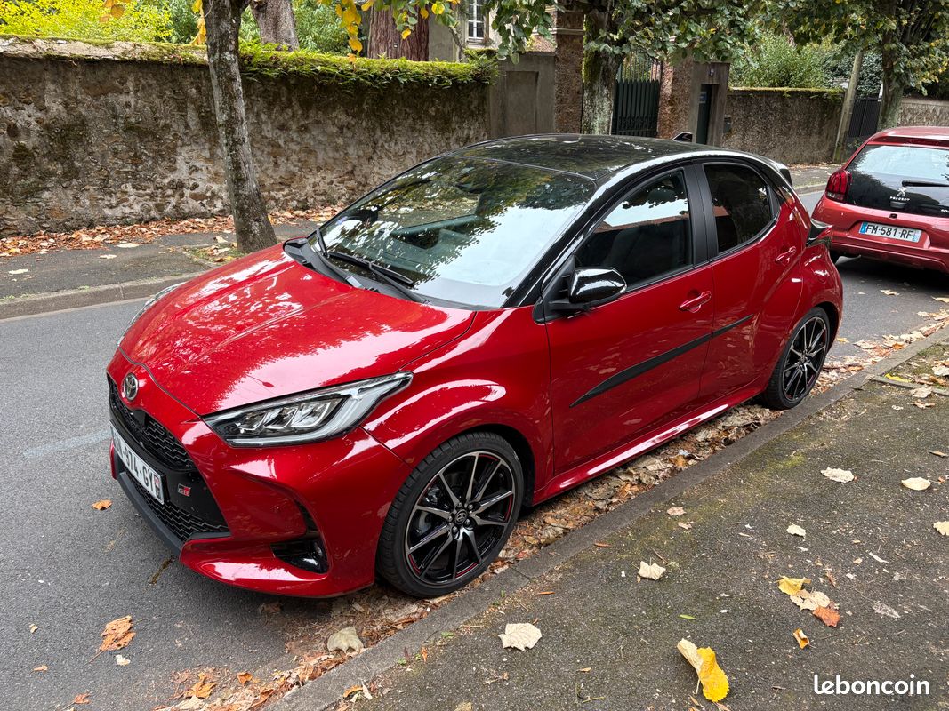 Yaris GR SPORT 116h PACK TECHNO / Toit pano / Roue Secours / Protec latérales / VT AV (image 1)