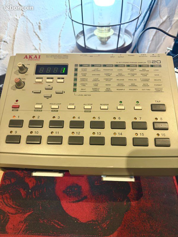 Akai s20 16mb (image 1)
