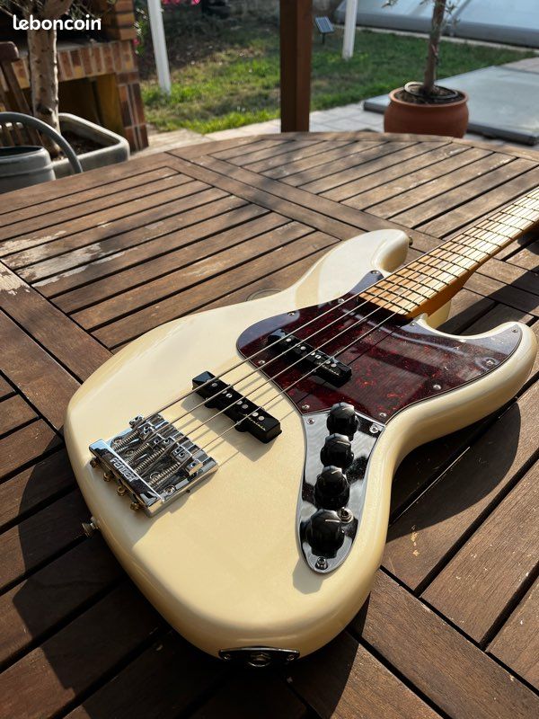 Fender Jazz Bass Player Plus (image 10)