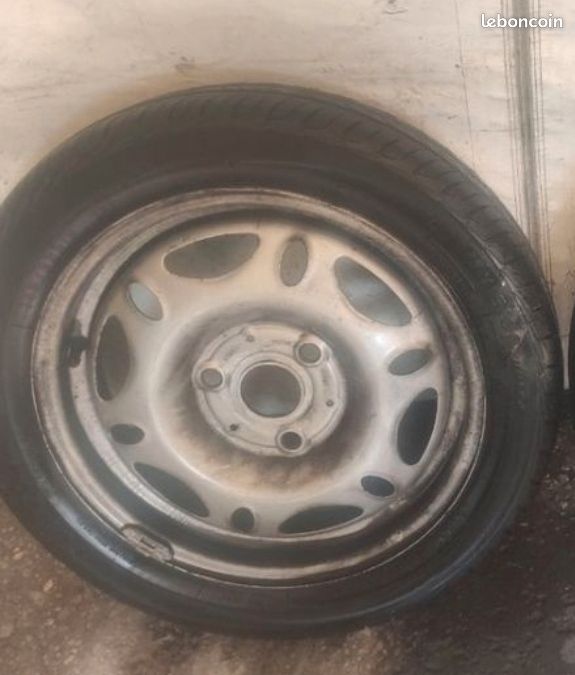 Roue pneu jante 145 65 r15 Smart Fortwo
40euro la roue (image 1)