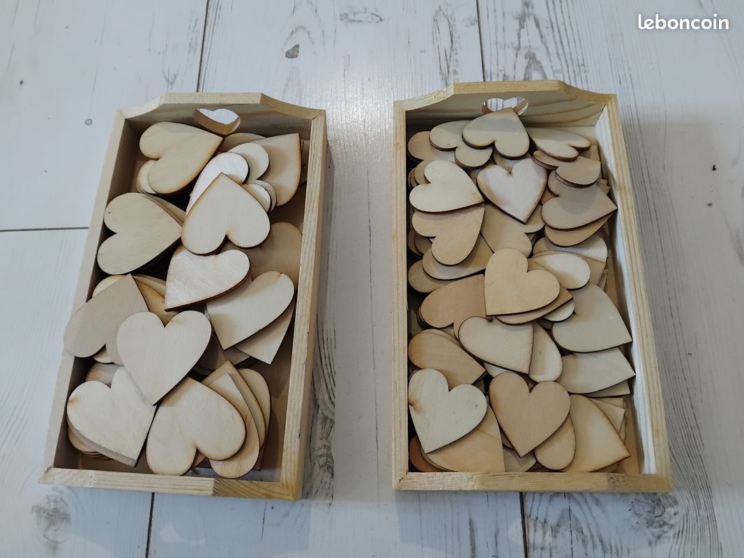 2 petits plateaux avec cœurs en bois (image 1)