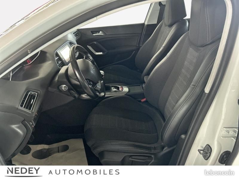 Peugeot 308 1.2 PureTech 130ch S&S Allure (image 11)