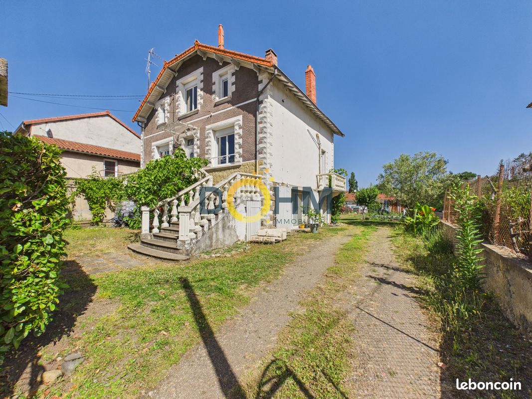 Maison 7 pièces 159 m² · à Sainte-Florine · 159 m² · 160 000 €