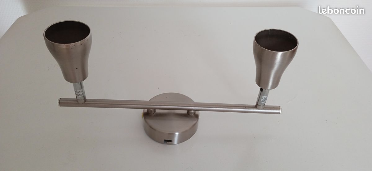 Petit plafonnier avec ses 2 ampoules (image 1)