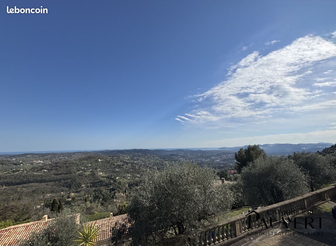 Appartement 4 pièces 104 m² · à Grasse · 104 m² · 1 437 €/mois