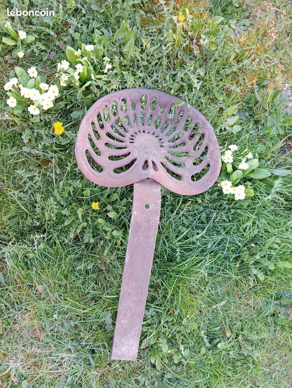 Ancienne selle fonte tracteur faucheuse (image 3)