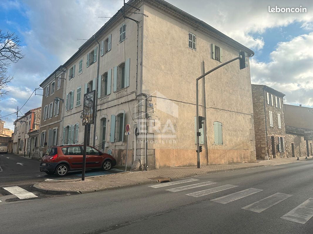 Immeuble 8 pièces 145 m² · à Saint-Maximin-la-Sainte-Baume · 145 m² · 350 000 €