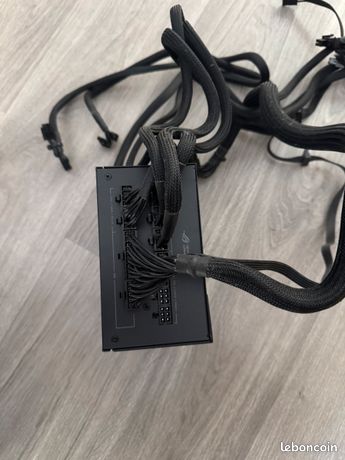 ASUS ROG STRIX 1000W Gold – Alimentation Modulaire 80+ Gold – PCIe 8 Pins / RTX 4080 4090 / RX 7900 XTX 2