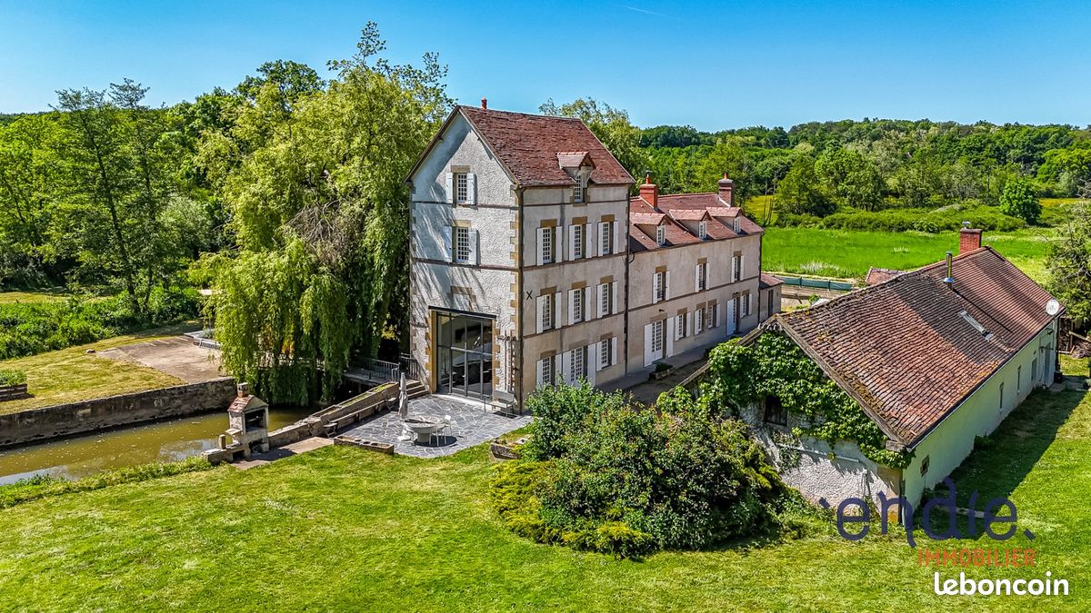 Maison 16 pièces 450 m² · à Moulins · 450 m² · 625 000 €