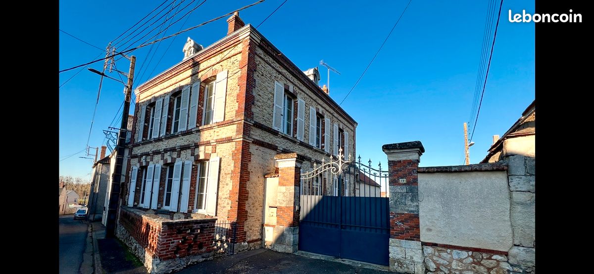 Maison 6 pièces 200 m² · à Auneau-Bleury-Saint-Symphorien · 200 m² · 299 000 €
