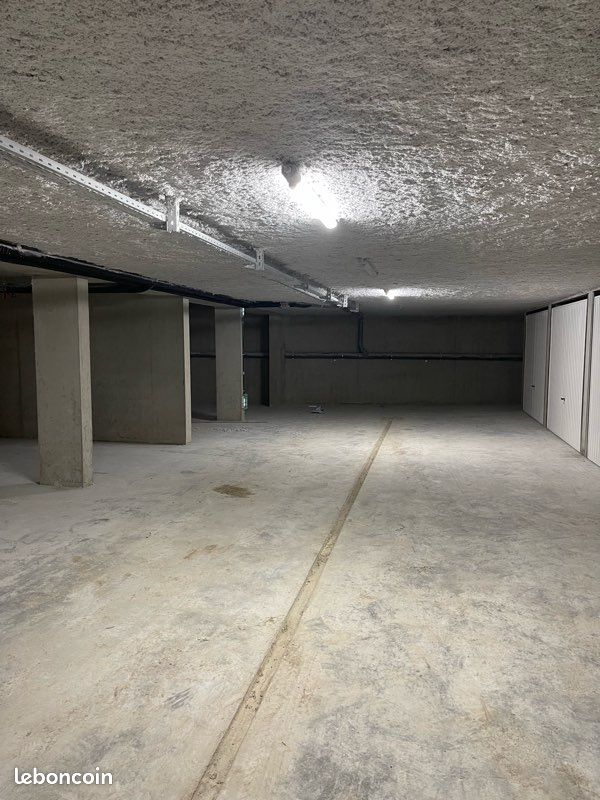 Parking couvert en location Challes-les-Eaux · 70 €