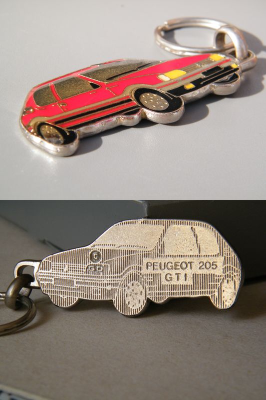 Portes-clés et pin's: Porte-clés Peugeot 205 GTI émaillé