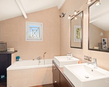 Maison 1 280 000 € - 230 m²