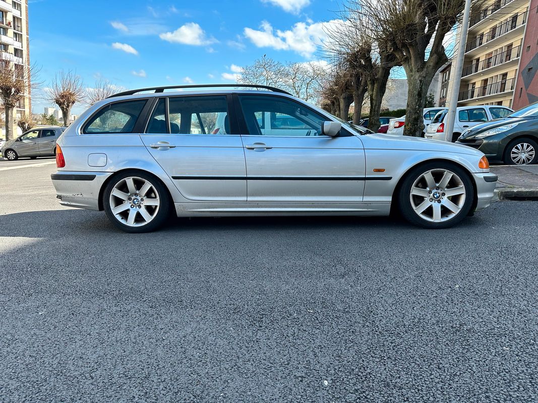 BMW 330XI Touring d'origine CT OK - Voitures