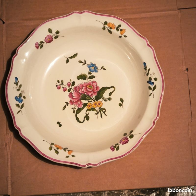 Plat creux vieux Saint-Amand diamètre 28 cm (image 1)
