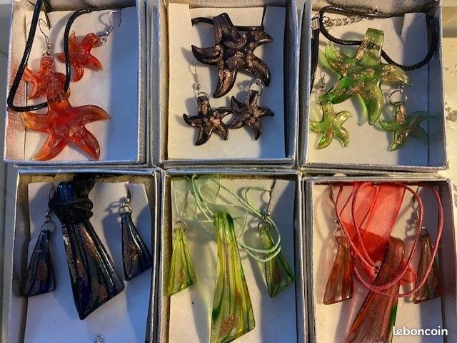 Lot de 6 boites/coffrets : pendentifs + boucles d'oreilles en verre NEUFS (image 1)