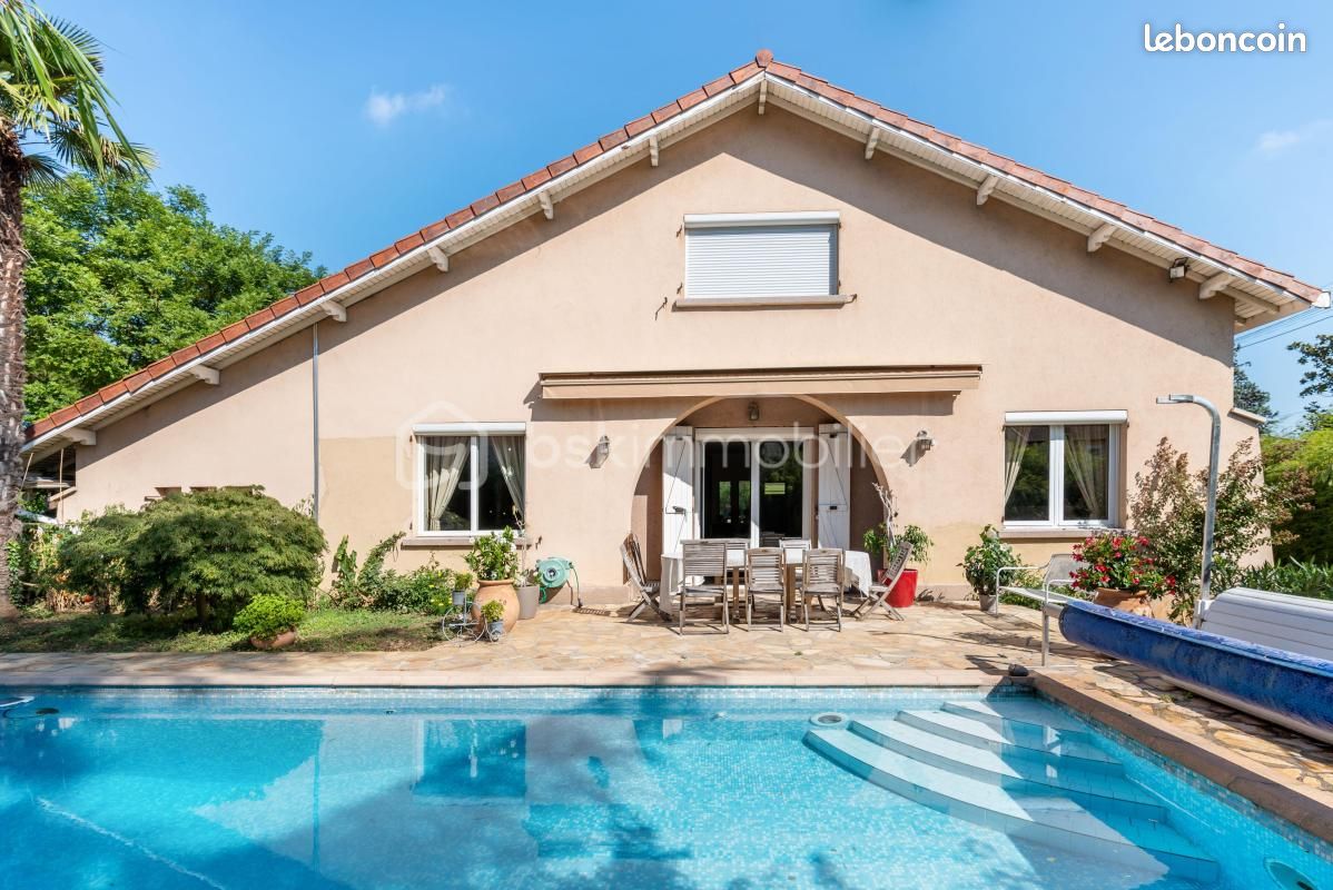 Maison 6 pièces 162 m² · à Décines-Charpieu · 162 m² · 460 000 €