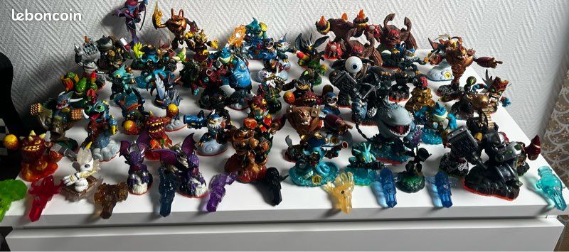 Lot De Figurines Skylanders – 4 Portails Inclus – Bon état