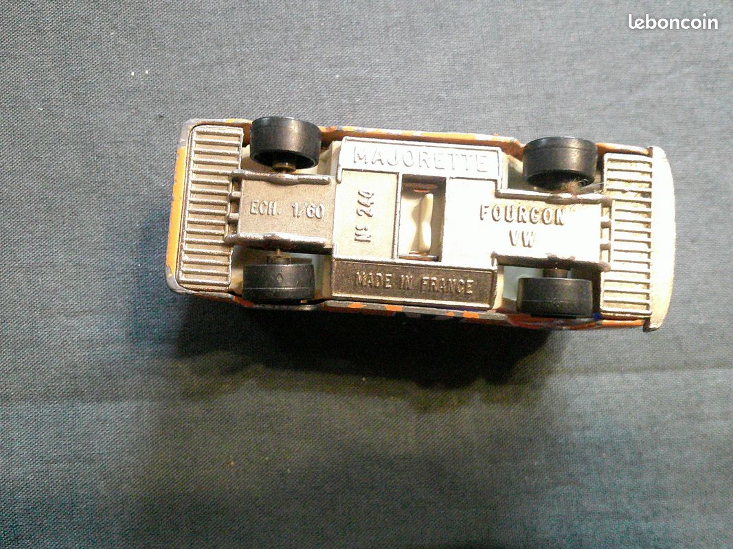 Majorette 244-A Volkswagen Emergency Van