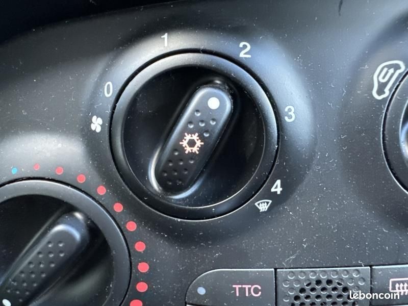 Abarth 500 1.4 Turbo T-Jet 165ch 595 MY22 (image 31)