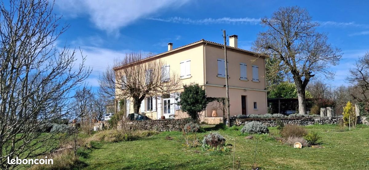 Maison 10 pièces 240 m² · à Montpezat-de-Quercy · 240 m² · 370 000 €