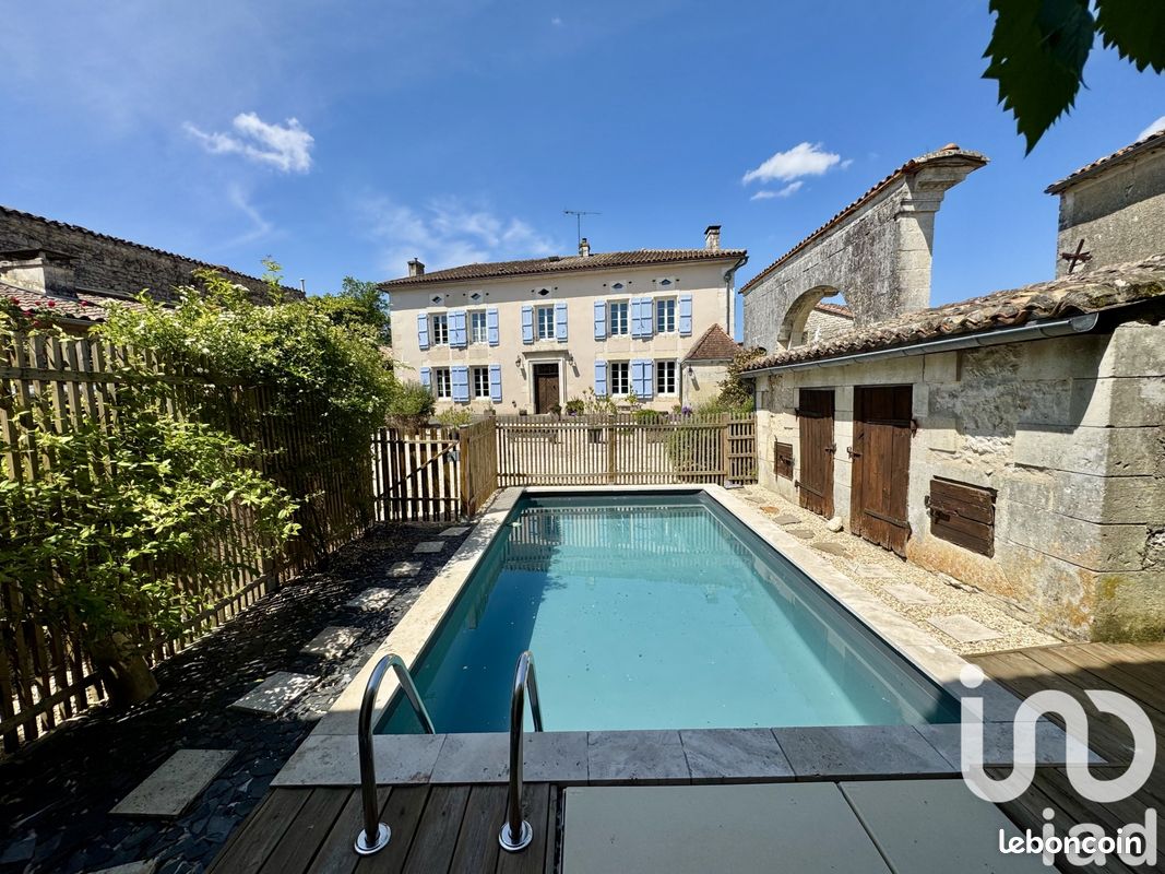 Maison 7 pièces 240 m² · à Genac-Bignac · 240 m² · 379 000 €
