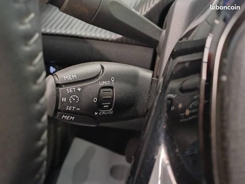 Peugeot 208 1.2 PureTech 100ch S&S Allure (image 20)