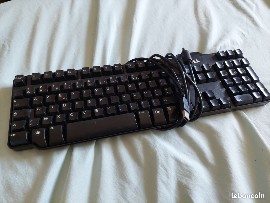 Clavier Dell - il est neuf ( Mais 1 pied manquant) (image 1)