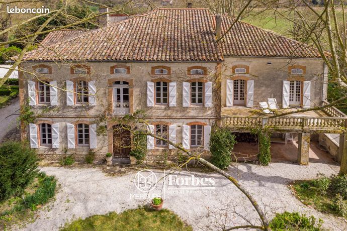 Maison 10 pièces 372 m²