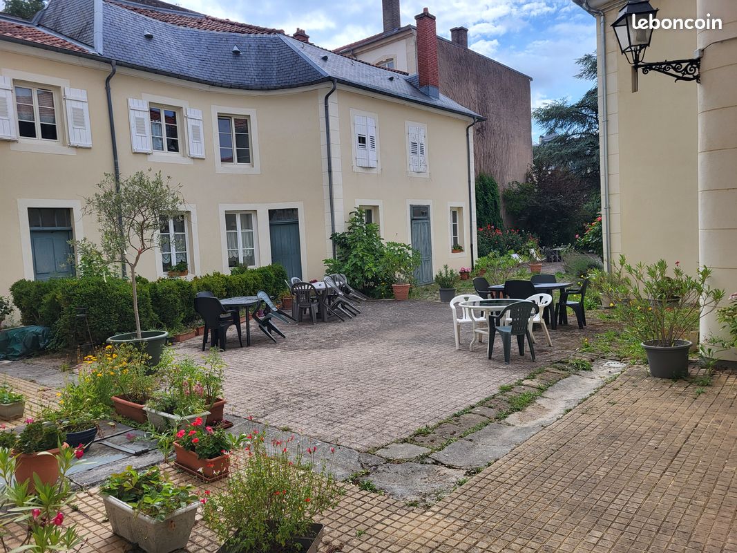 Appartement 4 pièces 100 m² · à Nancy · 100 m² · 1 250 €