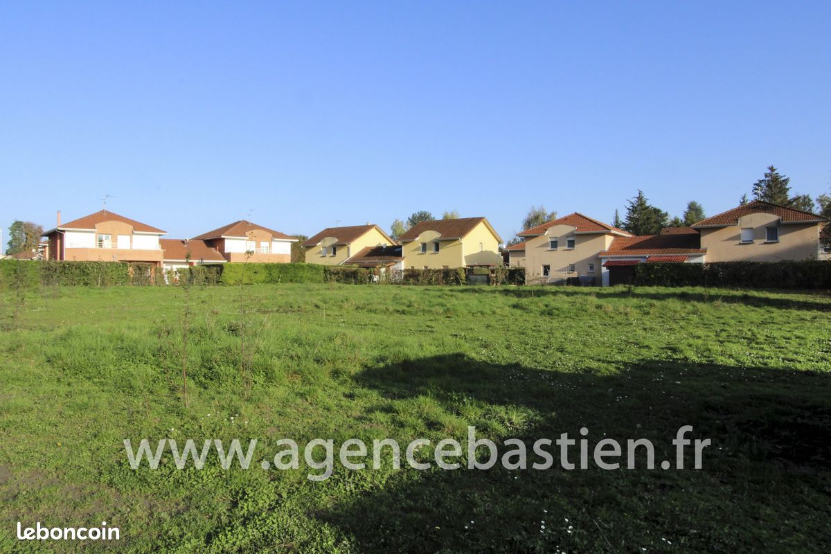 Terrain 754 m² · à Saint-Genis-Pouilly · 754 m² · 497 000 €