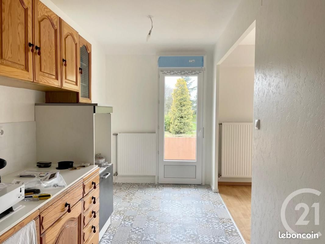 Appartement 4 pièces 80 m² · à Fougères · 80 m² · 705 €/mois