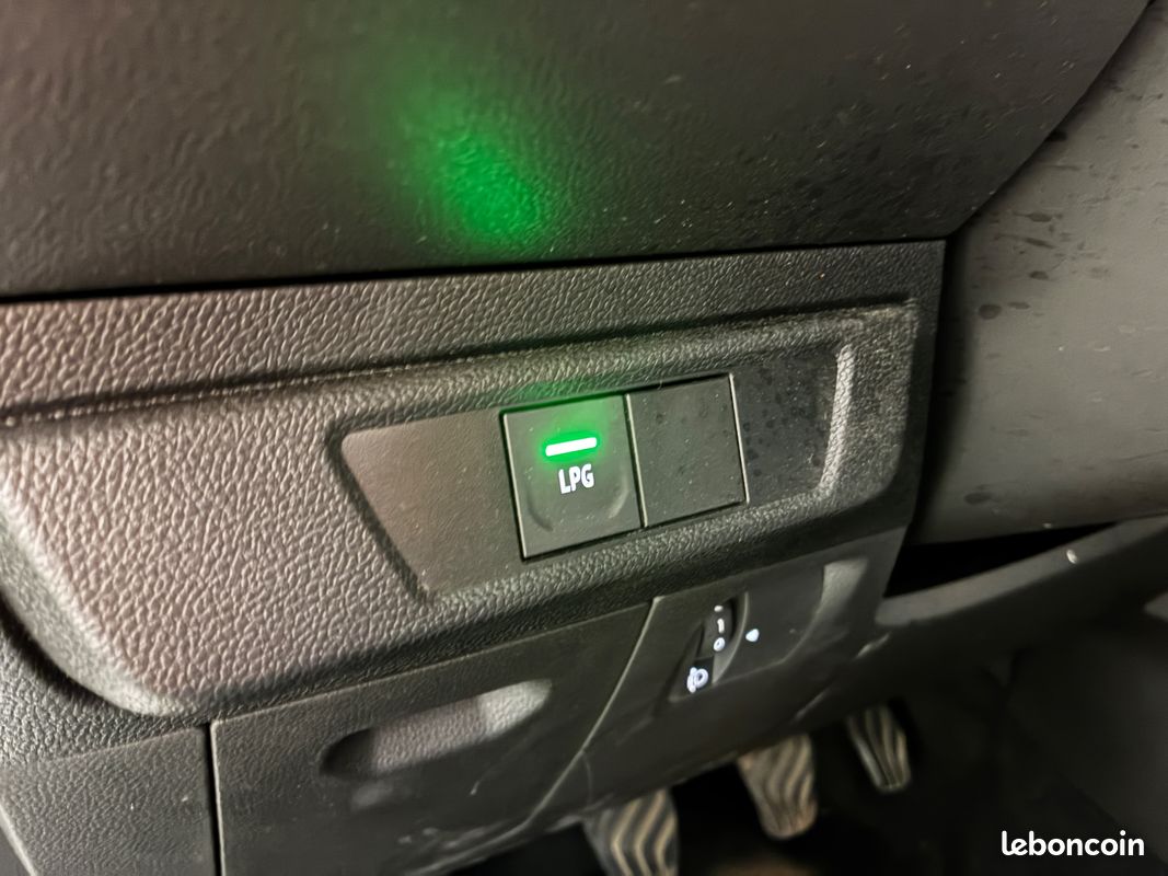 Dacia sandero stepway 1.0 eco-g gpl 100 essential - phares led / clim / bluetooth / regulateur (image 8)
