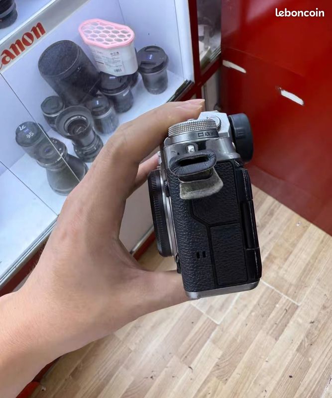 Fujifilm X-T4 – boîtier appareil photo hybride professionnel (noir) en excellent état (image 3)