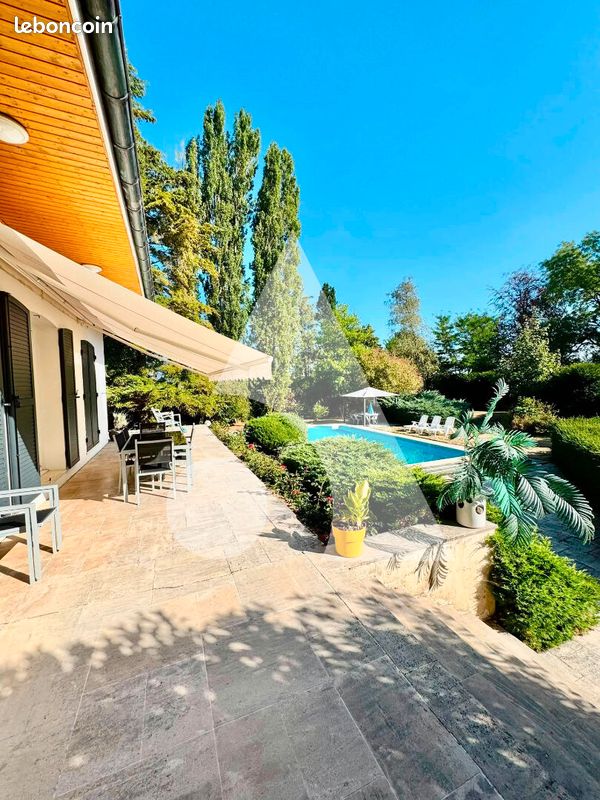 Maison 11 pièces 340 m² · à Châtenois · 340 m² · 415 000 €