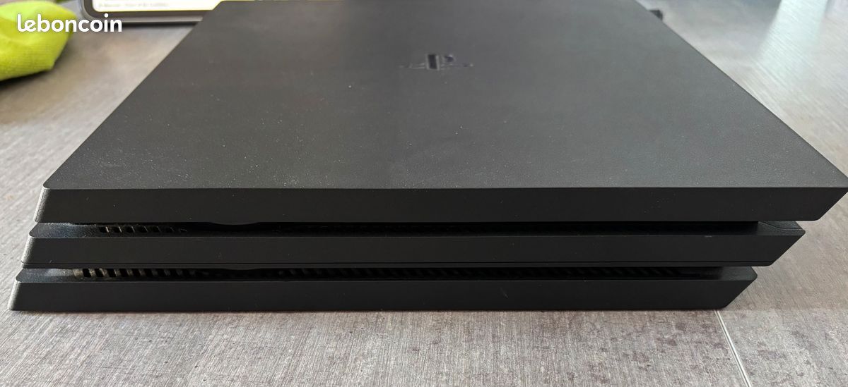 Playstation 4 pro (image 3)