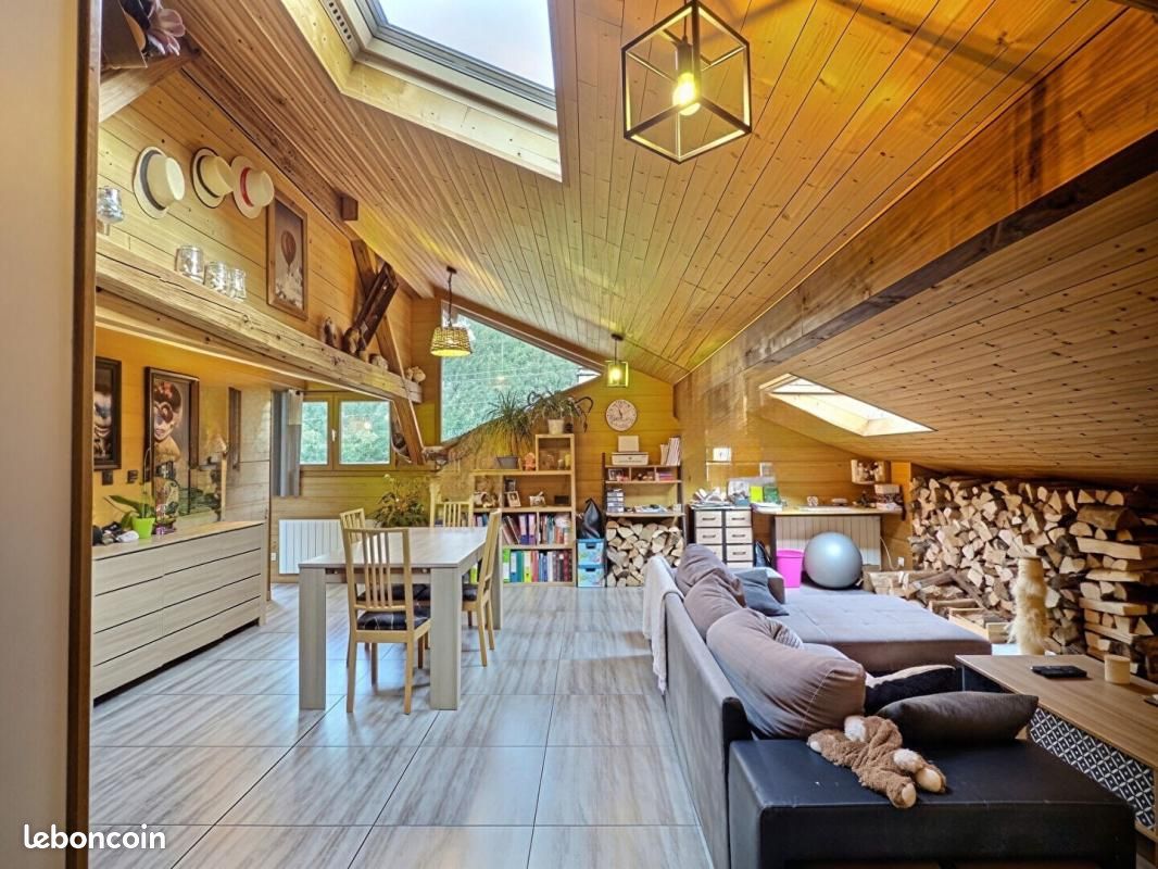 Appartement 5 pièces 110 m² · à Magland · 110 m² · 240 000 €