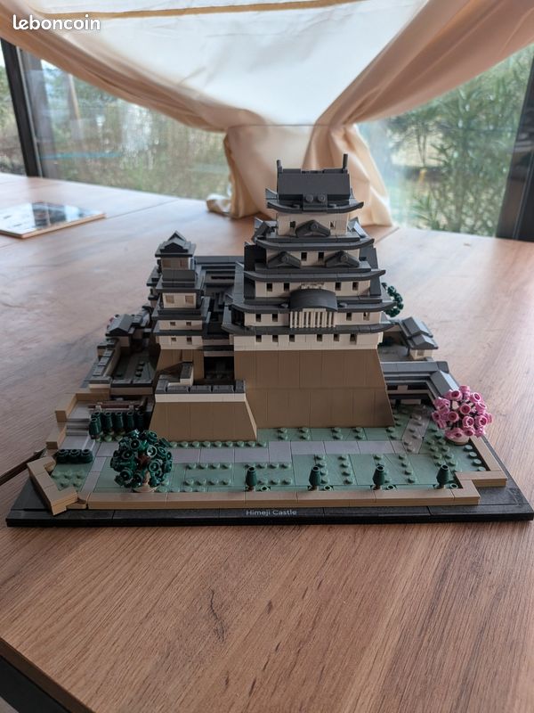 LEGO Himeji castle (image 1)