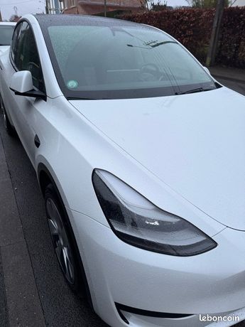 Tesla Model Y 2024