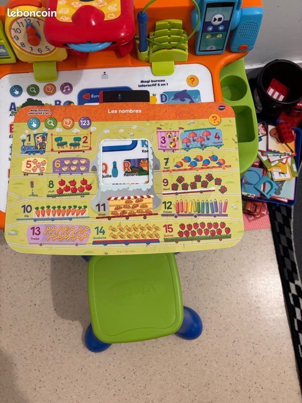 VTech Magi Bureau 6 En 1 – Bureau Interactif Rose Avec Tabouret – 25 Activités, Chevalet, Tableau Noir – Dès 3 Ans – Version Française