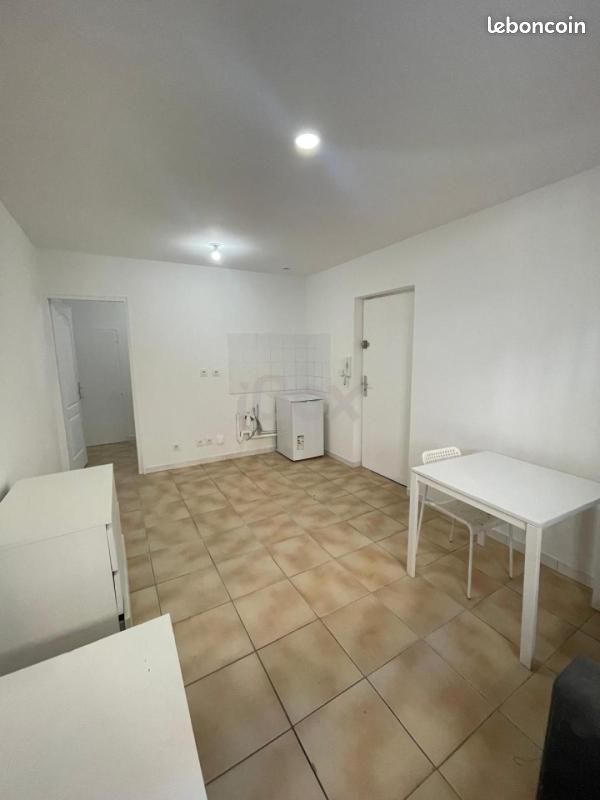 Appartement 1 pièce 21 m² · à Toulon · 21 m² · 450 €