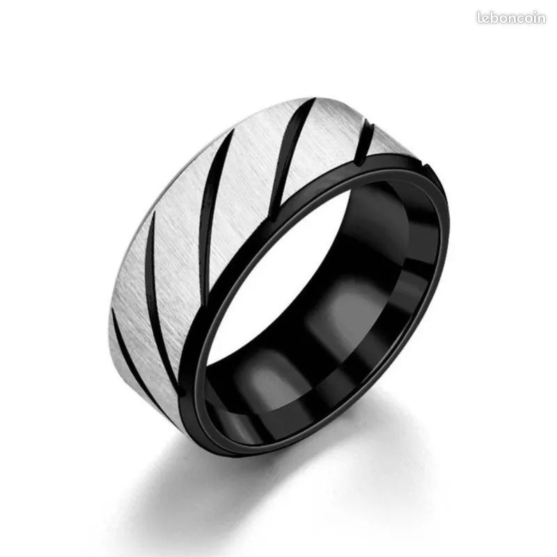Bague Noir Sobre Acier (Taille 7, 8 et 9) (image 2)